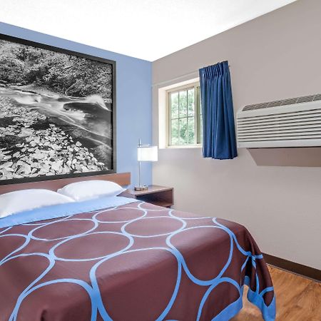 Отель Super 8 By Wyndham Oneonta/Cooperstown Экстерьер фото