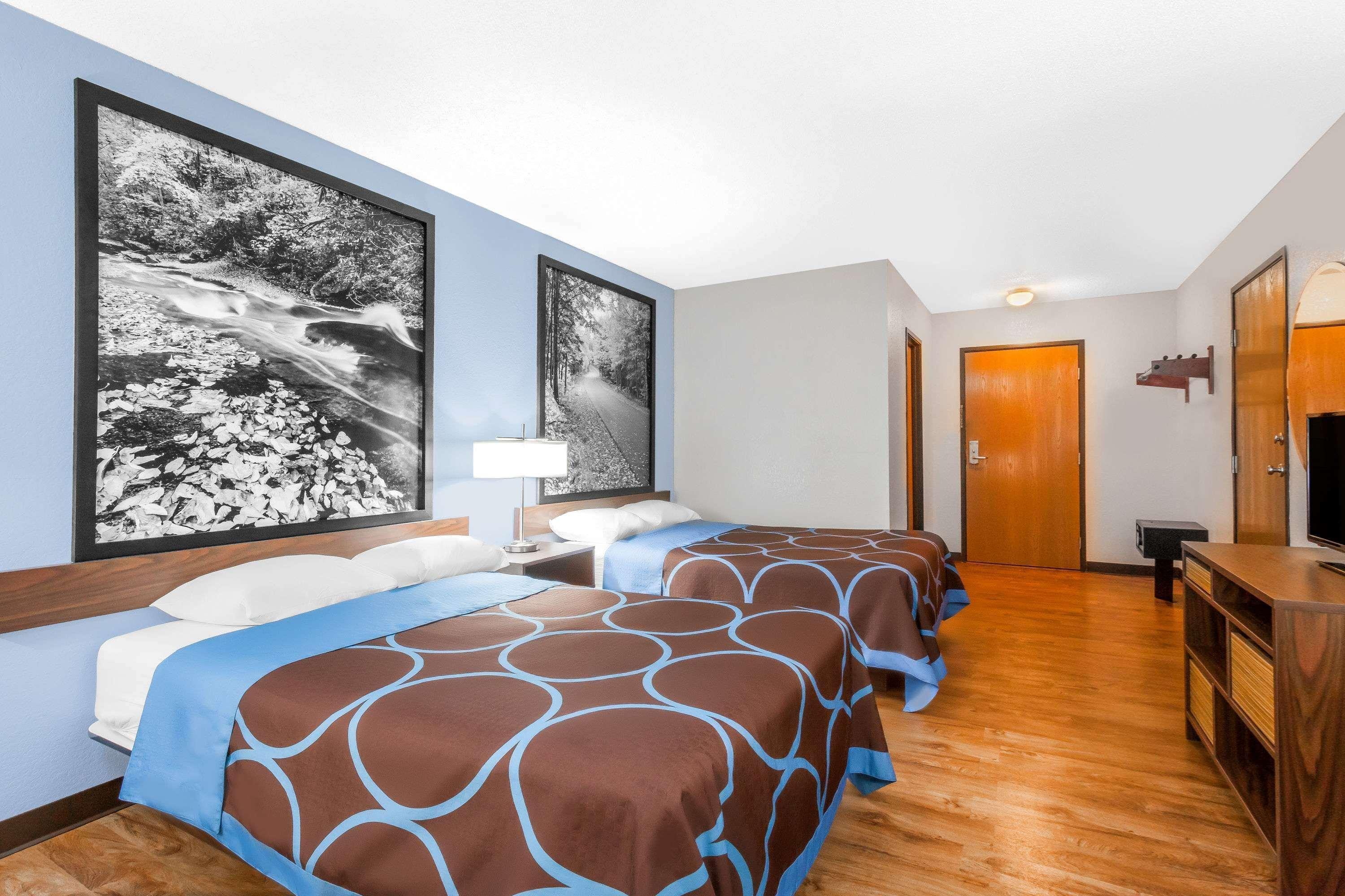 Отель Super 8 By Wyndham Oneonta/Cooperstown Экстерьер фото