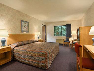 Отель Super 8 By Wyndham Oneonta/Cooperstown Экстерьер фото