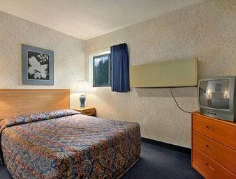 Отель Super 8 By Wyndham Oneonta/Cooperstown Экстерьер фото