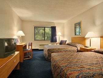 Отель Super 8 By Wyndham Oneonta/Cooperstown Экстерьер фото
